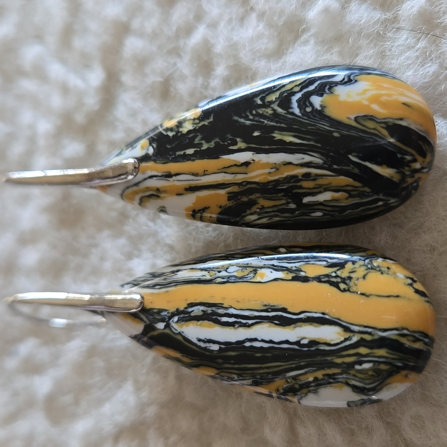 Dangle Earrings Mellow Yellow & Black Beauties Stone Vintage Boho